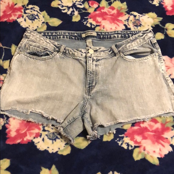 Refuge Denim Shorts - Picture 1 of 6